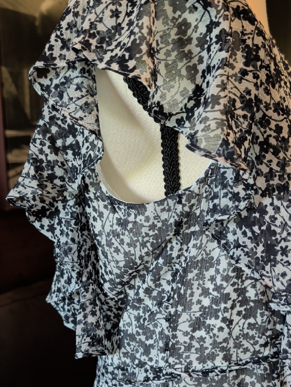 Tommy Hilfiger Black and White Floral Ruffle Midi Dress - Picture 4 of 7